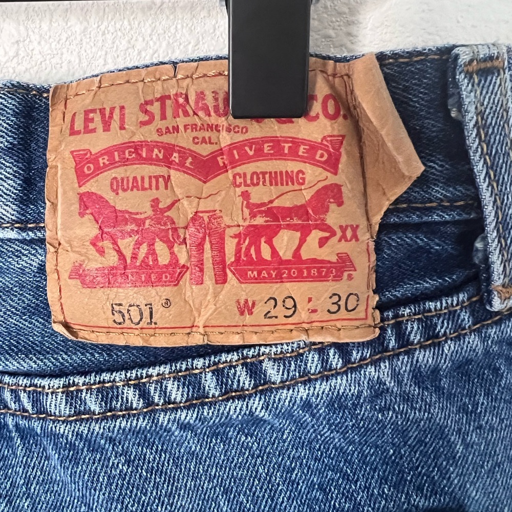 Levi's 501 Classic Blue Jeans. 29x30. - Picture 4 of 7